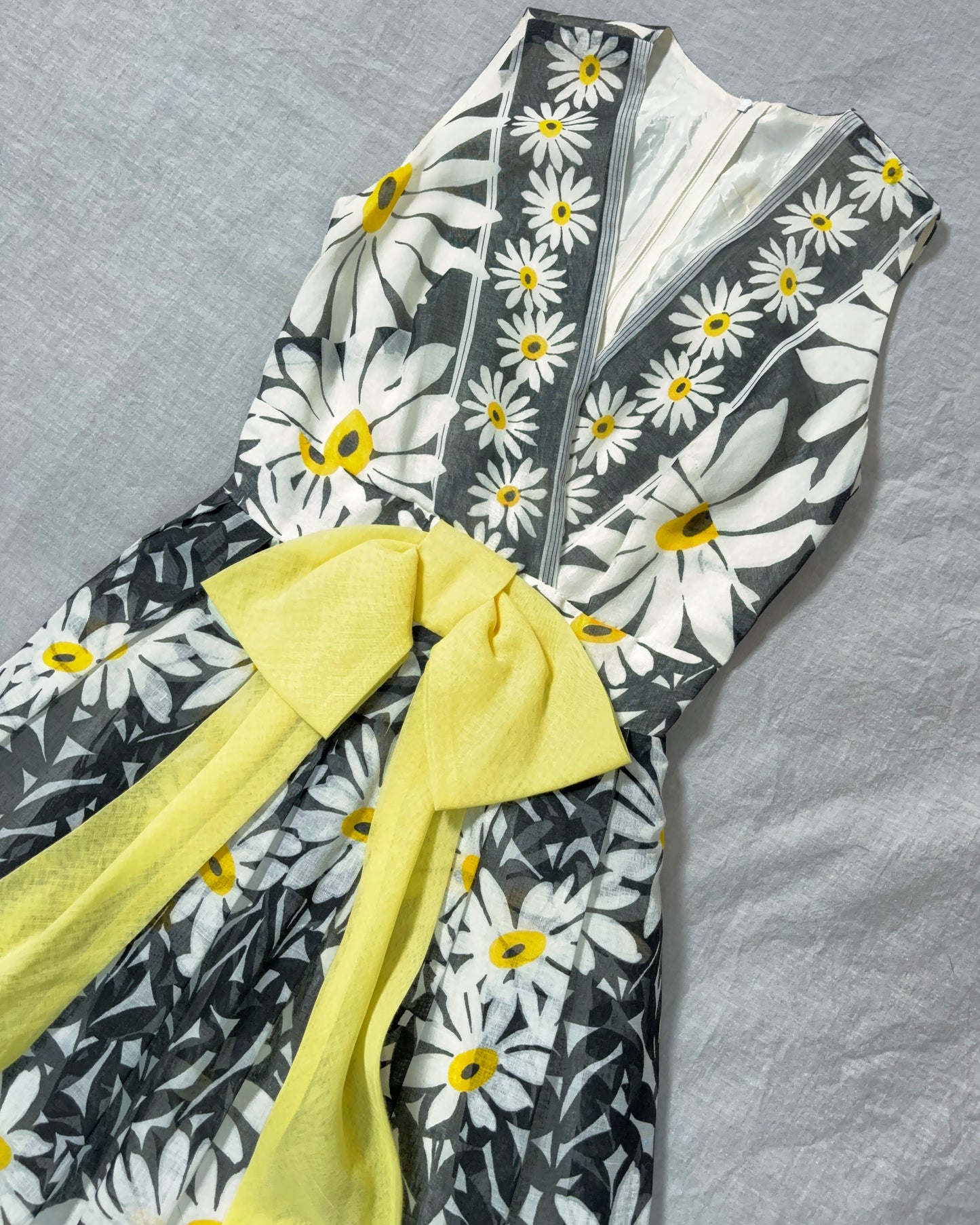 1970s Daisies Party Dress–Size 0