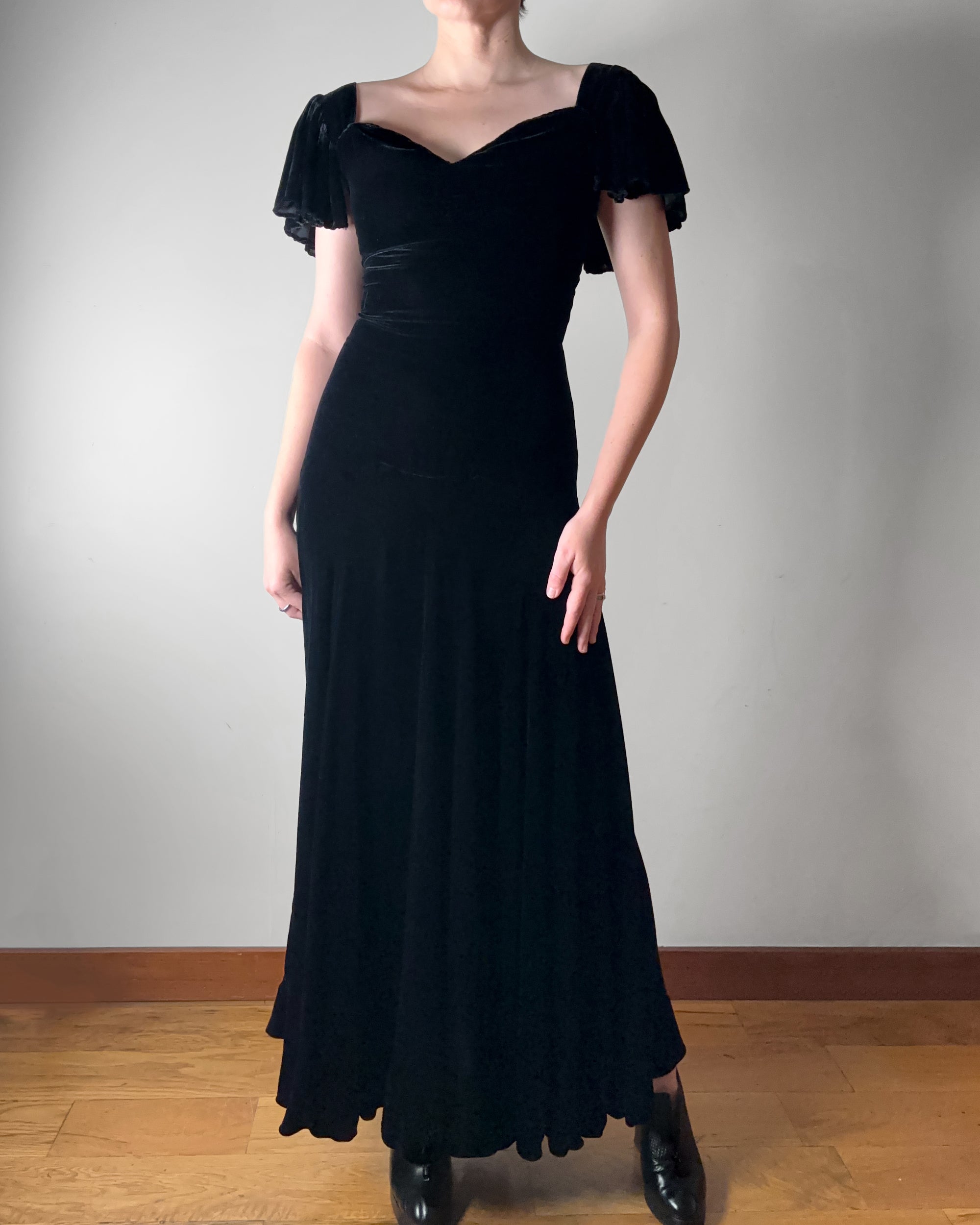 Asymmetrical velvet gown in black - Roland Mouret | Mytheresa